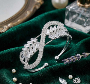chamunda novelty Alloy Cubic Zirconia, Diamond Silver Bracelet