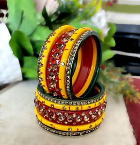Mehpriye Lac Zircon Bangle