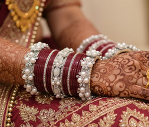 Dulhan Plastic Pearl, Rhinestone Chudas