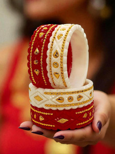 TANVI J Plastic Gold-plated Shakha Pola