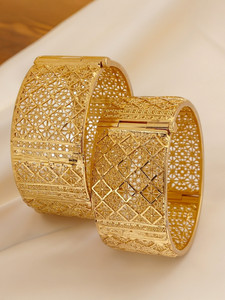 Jewels Kafe Brass Gold-plated Bangle Set