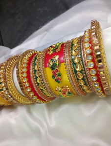 Zakreen Plastic Bangle Set