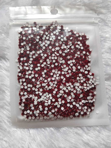 VISWAMUNGI Size 000 Forehead Maroon Bindis Forehead Maroon Bindis Women and Girls Maroon Bindis