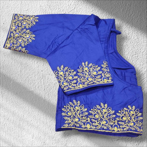 ButiQ Point Round Neck Women Blouse