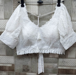 मिलती फैशन महिलाओं के लिए स्वीटहार्ट नेक ब्लाउज