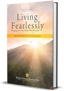 Living Fearlessly: Bringing out Your Inner Soul Strength (How-To-Live Series) by Paramahansa Yogananda author of Autobiography of a Yogi | Self Help | Courage | Success | Yogoda Satsanga Society of India