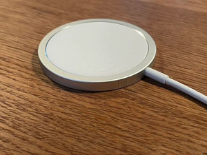 Muvit Type-C Meets MagSafe: iPhone Charging Simplified Charging Pad