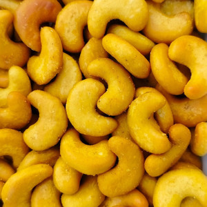 sish desi Kaju Shaped Biscuits Namkeen 110 gm Box for Chai, Tea, Coffee Time Cashew Snacks Cookies Biscuit