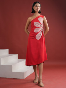 संस्कृतिहोम्स महिलाओँ  के लिए लाल ड्रेस