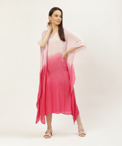 माऐसा महिलाओँ के लिए गुलाबी कफ़्तान ड्रेस