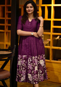 मुस्कान फैब महिलाओँ  के लिए बैंगनी ड्रेस