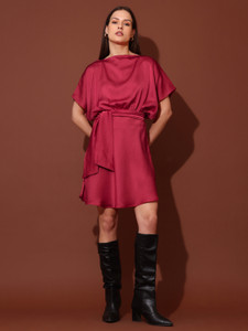 पूर्वाजा महिलाओँ  के लिए लाल ड्रेस