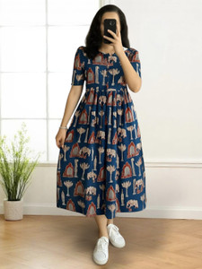 एगरेकीय महिलाओँ  के लिए गहरा नीला ड्रेस