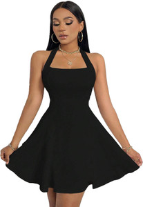 तिवंते महिलाओँ  के लिए काला ड्रेस