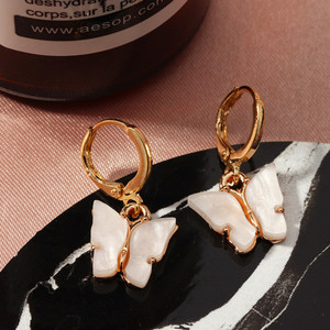 Arzonai Boho Summer Color Resin Small Butterfly Clip On Huggie Acrylic Hoop Earrings Metal Hoop Earring