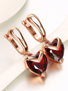 YELLOW CHIMES Red Heart Austrian Crystal 18K Rose Gold Plated Brass Clip-on Earring