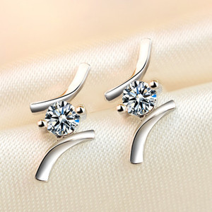 MYKI Solitaire Stud Earring For Women & Girls Metal Stud Earring