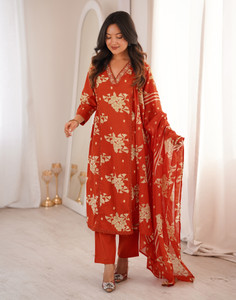 Skylee Women Kurta Pant Dupatta Set