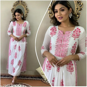 UCCHANTI Women Kurta Pant Set
