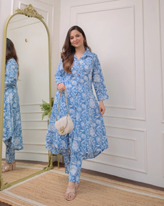 Shrivani Women Kurta Palazzo Set
