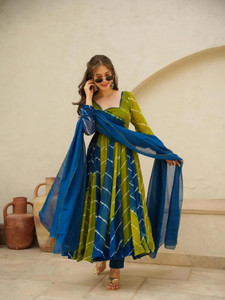 Estela Women Kurti Pant Dupatta Set
