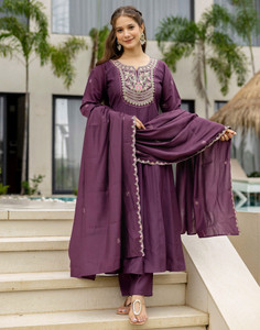 Skylee Women Kurta Pant Dupatta Set