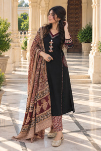 SHREEPADSAREES Women Kurta Pant Dupatta Set