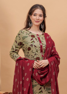 प्रिश्च महिलाओं के लिए  कुर्ता और पैंट सेट