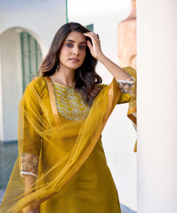 Skylee Women Kurta Pant Dupatta Set