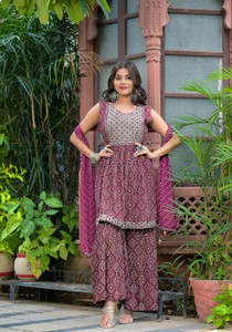 Gulabi Leaf Women Kurta Sharara Dupatta Set