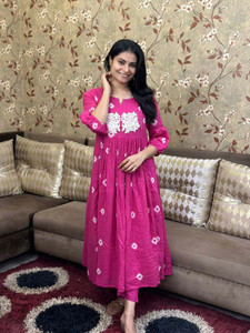 Gosriki Women Kurta Pant Set