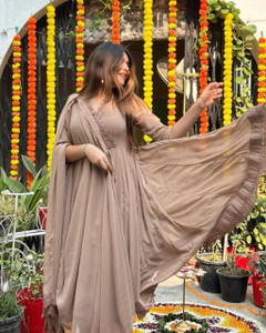 शिवालिक फैशन महिलाओं के लिए