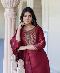 Skylee Women Kurta Pant Dupatta Set