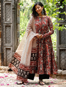 VAANEEP Women Kurti Palazzo Dupatta Set