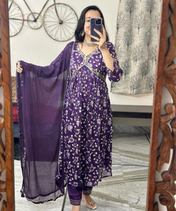 The clothing hub Women Kurta Pant Dupatta Set
