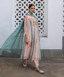 Janasya Women Kurta Pant Dupatta Set