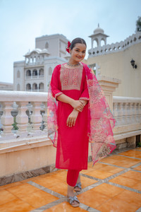 Ewedoos Women Kurti Pant Dupatta Set