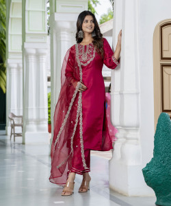 VredeVogel Women Kurta Pant Dupatta Set