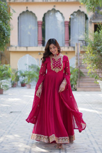 Tasrika Women Kurta Dupatta Set