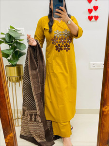 VASTRA RANG Women Kurta Pyjama Dupatta Set