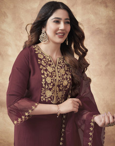 Skylee Women Kurta Pant Dupatta Set