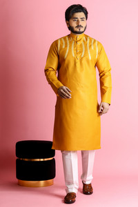 Tibra Collection Men Kurta Pyjama Set