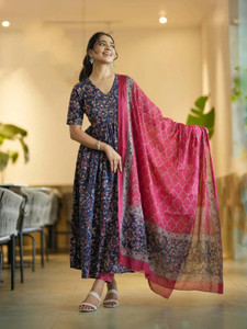 KULDEVYANI Women Kurta Pant Dupatta Set