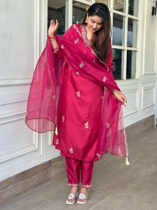VredeVogel Women Kurta Pant Dupatta Set