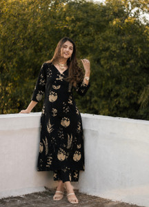 TRANAV (WITH DEVICE) Women Kurta Pant Set