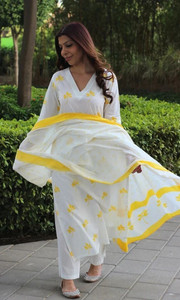 SANGOURI Women Kurti Pant Attached Dupatta Set