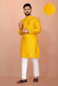 Triotee Men Solid Straight Kurta