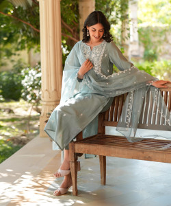 Janasya Women Kurta Pant Dupatta Set