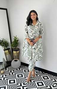 LOOKMARK Women Kurta Pant Set