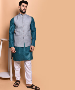 Svatantra Men Kurta Pyjama Ethnic Jacket Set